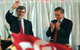 Guglielmo Epifani e Sergio Cofferati durante il saluto ai delegati del sindacato Cgil in occasione dell'elezione del primo a segretario