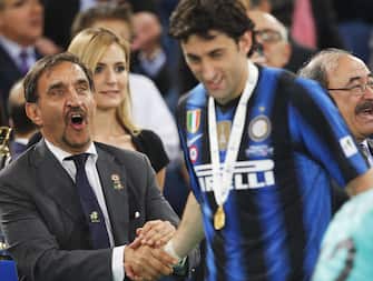 Il ministro Ignazio La Russa si congratula con Diego Milito al termine della finale di Coppa Italia Inter - Palermo, oggi 29 maggio 2011 a Roma. ANSA/ALESSANDRO DI MEO