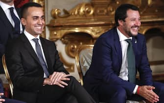 Il ministro dello Sviluppo Economico e del Lavoro Luigi di Maio (s) e il ministro dell'Interno Matteo Salvini al Quirinale durante il giuramento del nuovo governo Conte, Roma 1 giugno 2018. ANSA/GIUSEPPE LAMI