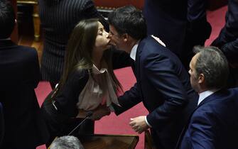 Roma, Prima seduta della Camera dei Deputati della XVIII legislatura. Nella foto Matteo Renzi bacia Mariarosaria Rossi ( - 2018-03-23, Morandi/Tre / IPA) p.s. la foto e' utilizzabile nel rispetto del contesto in cui e' stata scattata, e senza intento diffamatorio del decoro delle persone rappresentate