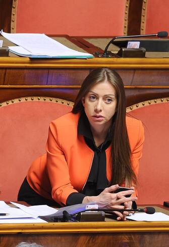 Senato - Aula: voto sul ddl Riforma elettorale Roma 27-01-2015. Senato-Aula: dichiarazioni di voto sul ddl Riforma elettorale. Nella foto senatrice Fi Mariarosaria Rossi (Roma - 2015-01-27, Blow Up) p.s. la foto e' utilizzabile nel rispetto del contesto in cui e' stata scattata, e senza intento diffamatorio del decoro delle persone rappresentate