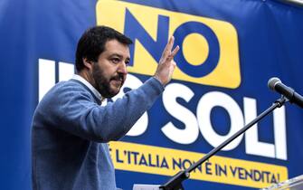 Il leader della Lega Matteo Salvini durante la manifestazione contro lo ius soli in Piazza Santissimi Apostoli, Roma, 10 dicembre 2017. ANSA/ANGELO CARCONI