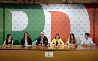 Roma 19/08/2022
Sede del Partito Democratico. Conferenza stampa di presentazione di candidati e iniziative proposte nel piano Giovani del governo
Nella foto: da sinistra Silvia Roggiani, Chiara Gribaudo, Enrico Letta, Elly Schlein, Caterina Cerroni, Paolo Romano (ROMA - 2022-08-19, FABIO CIMAGLIA) p.s. la foto e' utilizzabile nel rispetto del contesto in cui e' stata scattata, e senza intento diffamatorio del decoro delle persone rappresentate