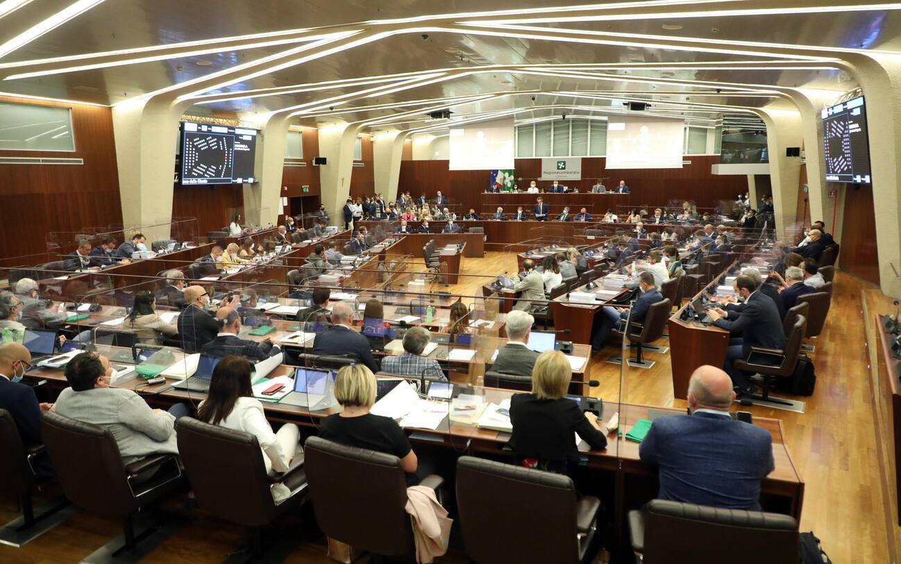 Quanto Guadagna Un Deputato Al Mese Quanto guadagna un politico? Tutti gli stipendi dal consigliere al senatore