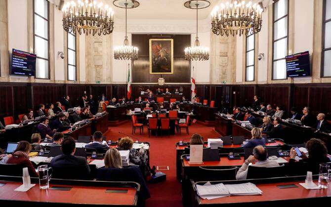 Quanto Guadagna Un Deputato Al Mese Quanto guadagna un politico? Tutti gli stipendi dal consigliere al senatore