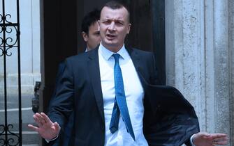 Il portavoce del Presidente del Consiglio dei Ministri Conte Rocco Casalino, parla con i giornalisti fuori Palazzo Chigi al termine dell'incontro del premier con Luigi Di Maio