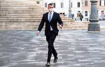 Il portavoce del premier, Rocco Casalino, entra a Palazzo Chigi dove è in corso il Consiglio dei Ministri, Roma, 26 gennaio 2021.  ANSA / CLAUDIO PERI - MAURIZIO BRAMBATTI
