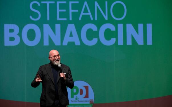 Primarie PD, Chi è Stefano Bonaccini, Candidato Alla Segreteria Del ...