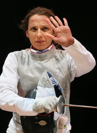 epa04322936 Valentina Vezzali of Italy reacts during the women's Foil semi final against her compatriot Arianna Errigo at the FEI 2014 Fencing World Championships in Kazan, Russia, 19 July 2014.  EPA/SERGEI ILNITSKY