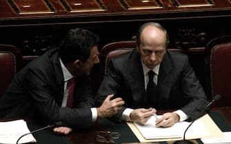 Augusto Fantozzi e Lamberto Dini, voto alla fiducia al Governo Dini, il 15 marzo 1995 a Roma. ANSA/MASSIMO CAPODANNO