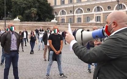 Protesta di CasaPound in centro a Roma: fermato il corteo. VIDEO