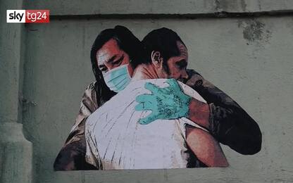 Coronavirus Roma, murales per abbracci mancati allo Spallanzani. VIDEO