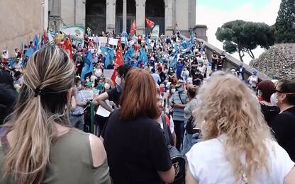 Coronavirus Roma: protesta degli addetti alle mense scolastiche. VIDEO