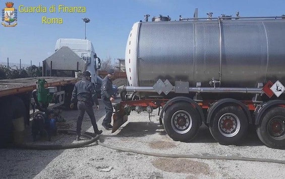 Roma, Contrabbando Di Gasolio Da Est Europa: 9 Arresti | Sky TG24