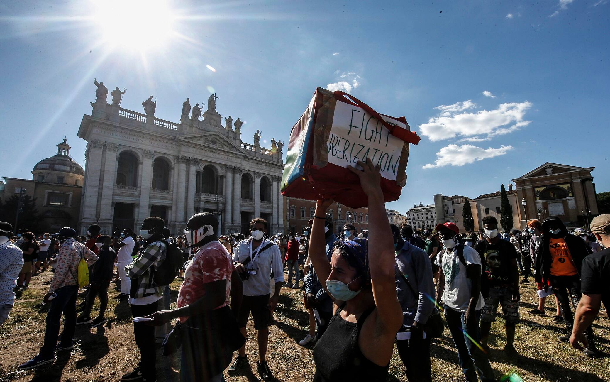 Un momento degli Stati Popolari dei lavoratori ''invisibili'' a piazza San Giovanni, Roma, 5 luglio 2020. ANSA/FABIO FRUSTACI