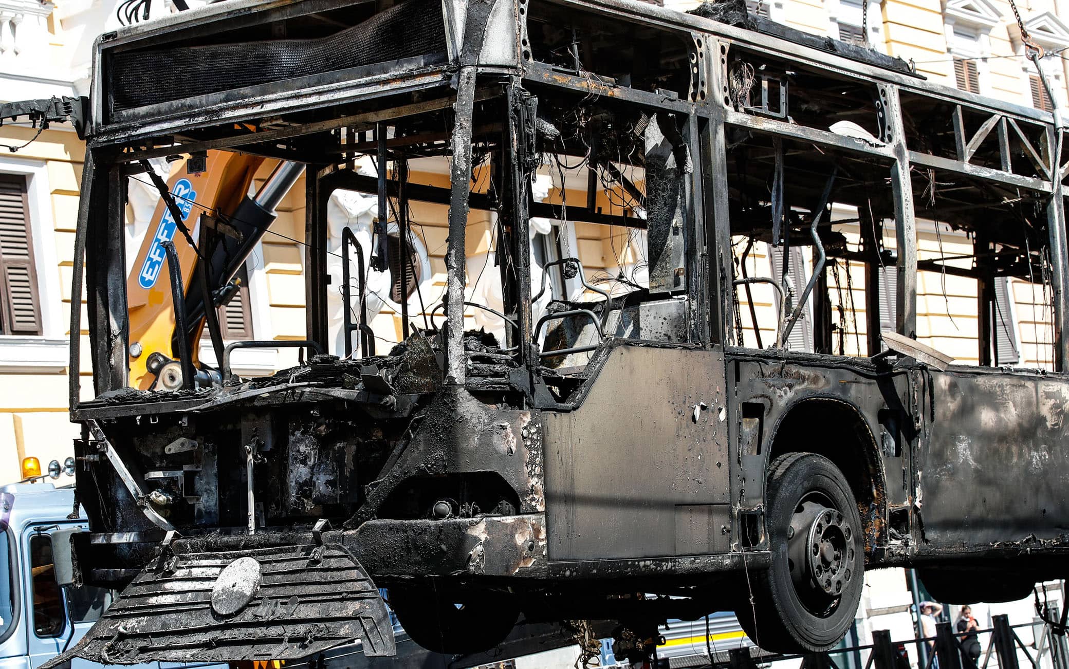 Autobus Atac linea 19 prende fuocoin viale Regina Margherita, Roma, 10 Agosto 2020. ANSA/GIUSEPPE LAMI