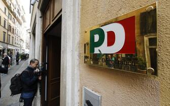 pd Una veduta esterna della sede del Partito Democratico in Largo del Nazareno nel giorno della direzione nazionale, Roma, 3 maggio 2018. ANSA/FABIO FRUSTACI