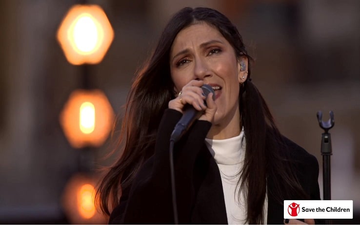 Elisa durante l'evento per Save The Children Elisa durante l'evento per Save The Children