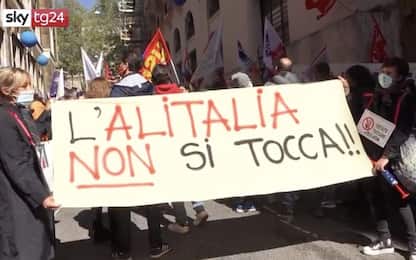 Roma, presidio lavoratori Alitalia e del comparto aereo al Mise. VIDEO