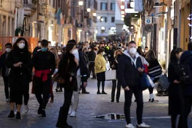 Covid Roma, nuova ordinanza per obbligo mascherine all'aperto