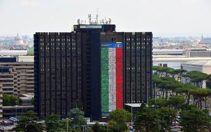 Roma, Poste Italiane: tricolore con foto dipendenti per tifo Azzurri