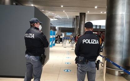 Pescara, positivo a tampone ma sale su aereo: volo bloccato e denuncia
