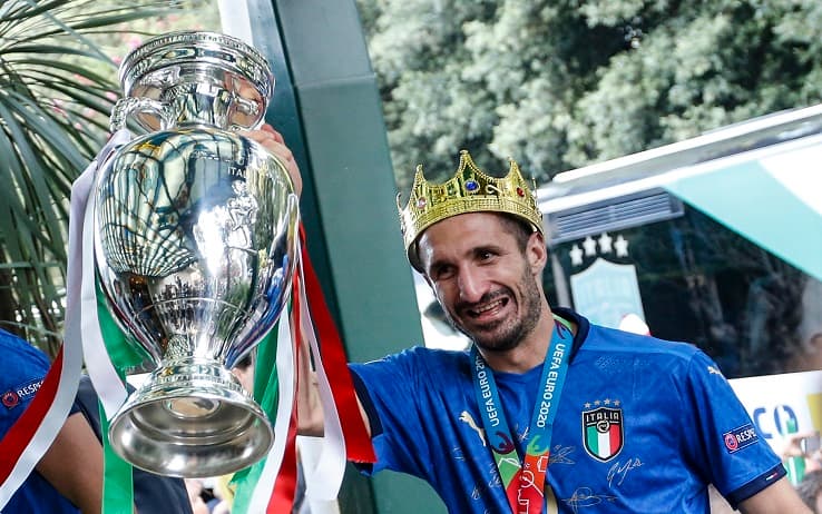 Captain of Italy Giorgio Chiellini carries the trophy after the UEFA EURO 2020 as he arrive in Rome, 12 July 2021. Italy won the game in penalty shoot-out. ANSA/FABIO FRUSTACI