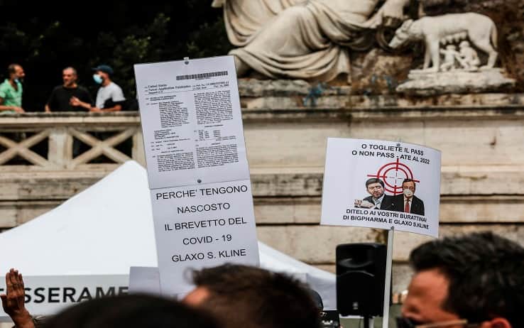 No Green pass supporters during a demonstration in Piazza del Popolo, in Rome, Italy, 27 July 2021. ANSA/GIUSEPPE LAMI
