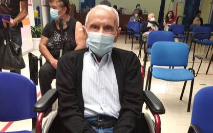 Covid Frosinone, terza dose di vaccino a un uomo di 101 anni