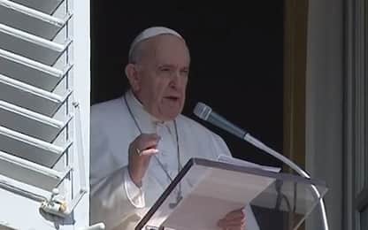 Papa all'Angelus: "Basta violenza, è sempre perdente"