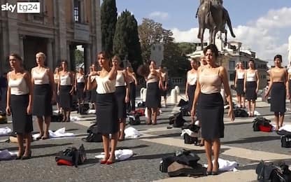 Roma, Alitalia: flashmob delle hostess in Campidoglio. VIDEO