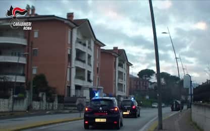 Roma, molesta due minorenni sull'autobus: arrestato 38enne