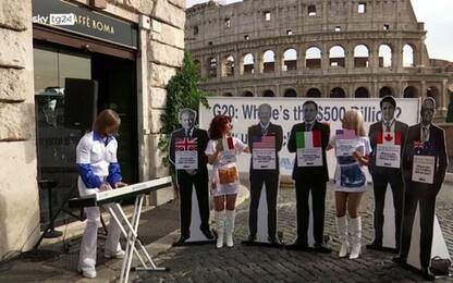 G20 a Roma, la protesta sulle note di “Money, Money, Money”. VIDEO