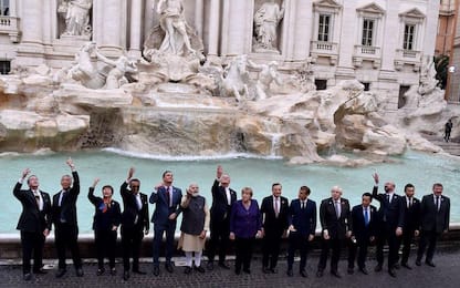 G20 a Roma, leader alla Fontana di Trevi per il lancio della monetina