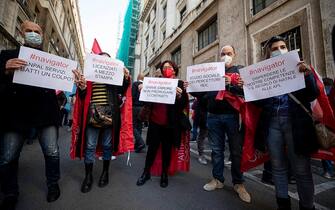 La manifestazione dei Navigator sotto il ministero dello sviluppo economico. Roma 18 novembre 2021 
ANSA/MASSIMO PERCOSSI
