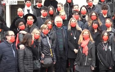 flashmob-miur-giornata-violenza-donne-roma-sky-video