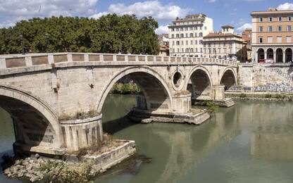 Roma, spinse un uomo giù da Ponte Sisto: arrestato un 23enne