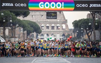 Maratona di Roma, 11mila gli atleti in gara: vince l'etiope Tefera