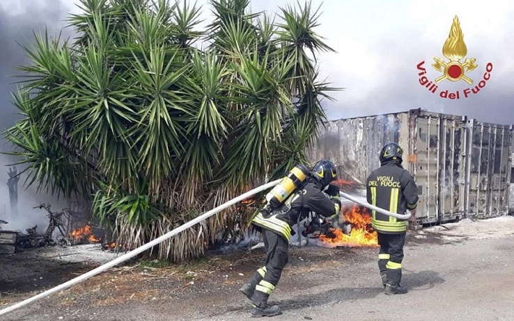 I vigili del fuoco in azione a Roma I vigili del fuoco in azione a Roma