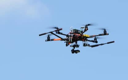 Milano, drone non autorizzato sorvola piazza Duomo: sequestrato