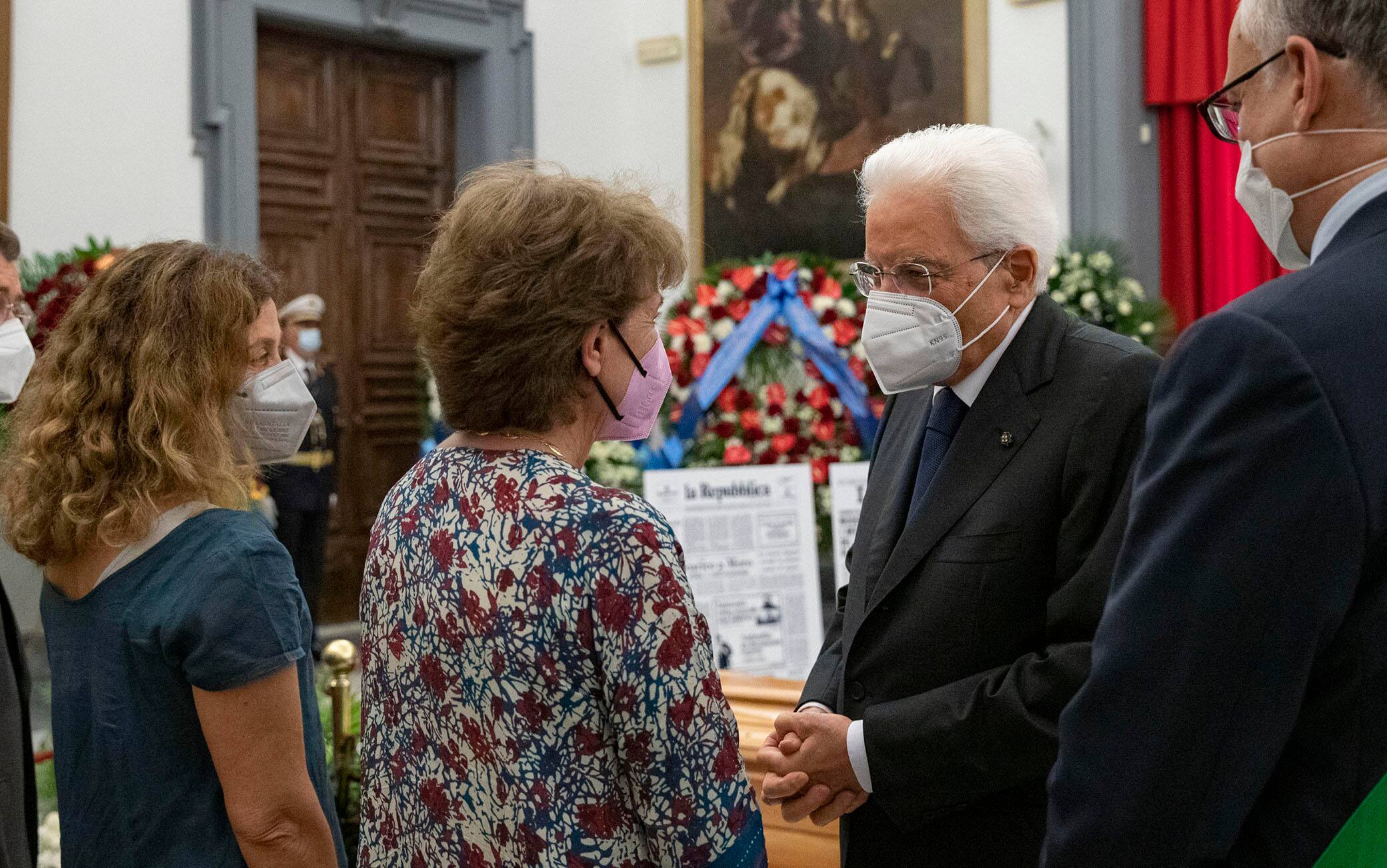 This handout picture provided by the Quirinal Press Office shows Italian President Sergio Mattarella arriving to pay his respects to Italian journalist Eugenio Scalfari as the coffin lies in state at the City Hall in Rome, Italy, 15 July 2022. Scalfari, who died on 14 July at the age of 98, founded two of Italy's most important news publications, daily newspaper La Repubblica and investigative journalism weekly 'L'Espresso'. 
ANSA/ QUIRINAL PRESS OFFICE/ FRANCESCO AMMENDOLA
+++ ANSA PROVIDES ACCESS TO THIS HANDOUT PHOTO TO BE USED SOLELY TO ILLUSTRATE NEWS REPORTING OR COMMENTARY ON THE FACTS OR EVENTS DEPICTED IN THIS IMAGE; NO ARCHIVING; NO LICENSING +++