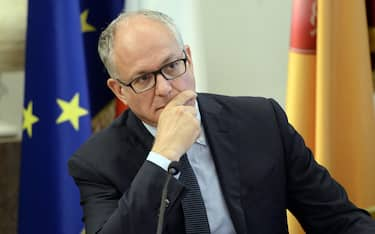 Il Sindaco di Roma Roberto Gualtieri alla conferenza stampa di presentazione degli Europei di Nuoto 2022 presso la Sala della Protomoteca del Campidoglio
Roma, 14 luglio 2022 
ANSA/FABIO CIMAGLIA

