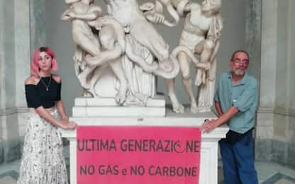 Musei vaticani, attivisti per clima incollati a statua del Laocoonte