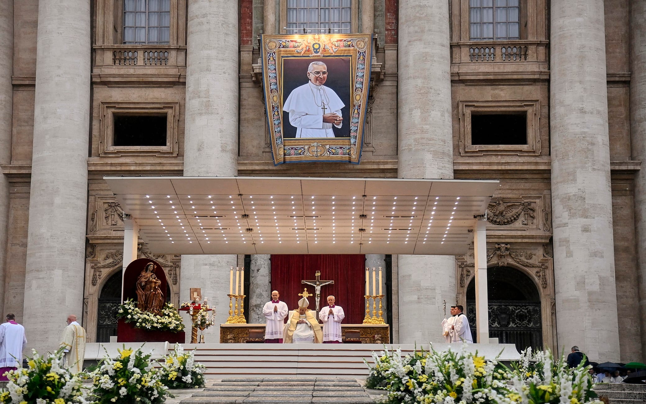 The image of John Paul I on the facade of St. PeterÕs Basilica during his beatification in Saint Peter's Square, Vatican City, 4 September 2022. ANSA/RICCARDO ANTIMIANI