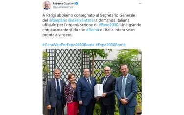 Il Comitato promotore di Expo Roma 2030 ha consegnato oggi a Parigi al Segretario generale del BIE (Bureau International des Expositions), Dimitri Kerkentzes, il dossier di candidatura di Roma per l'Expo del 2030. A presentare il documento, ed illustrarlo successivamente ai giornalisti, il presidente del Comitato, Giampiero Massolo, il sindaco di Roma, Roberto Gualtieri, e - in rappresentanza del governo - il sottosegretario agli Esteri, Manlio Di Stefano, Parigi 7 settembre 2022.
ANSA/Twitter Roberto Gualtieri