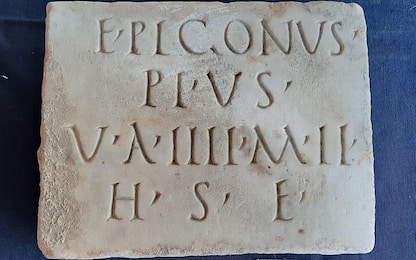 Tornano a Ostia nove epigrafi trafugate decenni fa: ritrovate a Fano