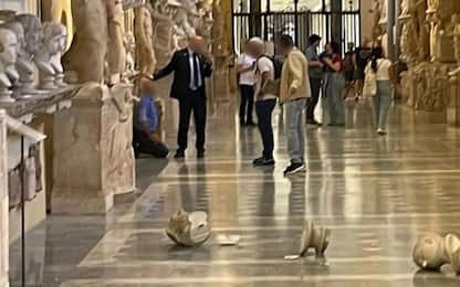 Turista getta a terra sculture ai Musei Vaticani, a rischio processo