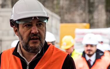 Il ministro delle Infrastrutture e Trasporti Matteo Salvini durante la visita al cantiere della stazione Fori Imperiali della Metro C, Roma, 10 dicembre 2022. ANSA/ANGELO CARCONI