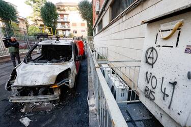 Auto in fiamme a Roma