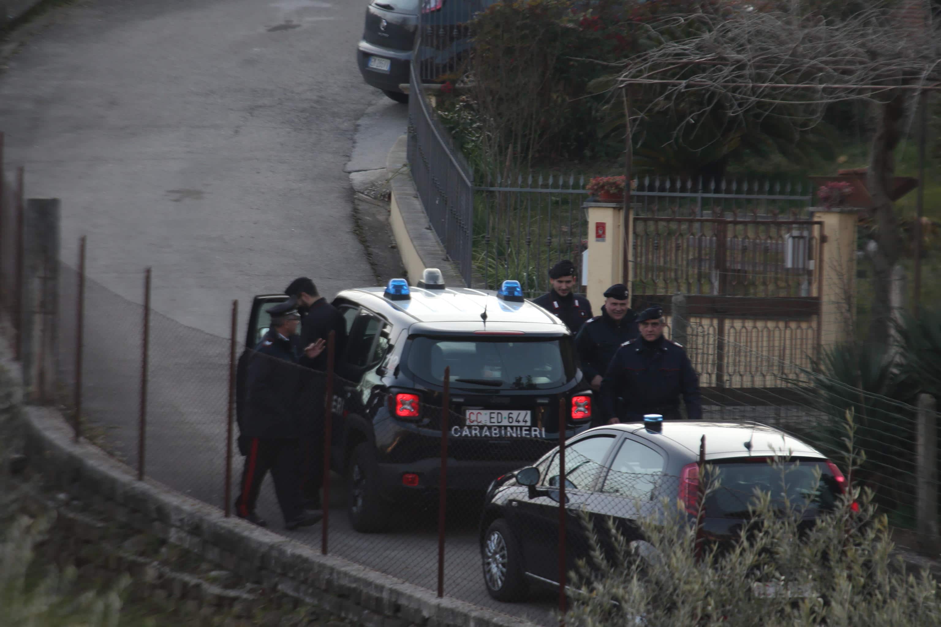 Maxi blitz e perquisizioni da parte dei carabinieri nell'ambito delle indagini sula morte di Thomas Bricca, il ragazzo ucciso con un colpo di pistola ad Alatri, 20 febbraio 2023.
ANSA/ ANTONIO NARDELLI